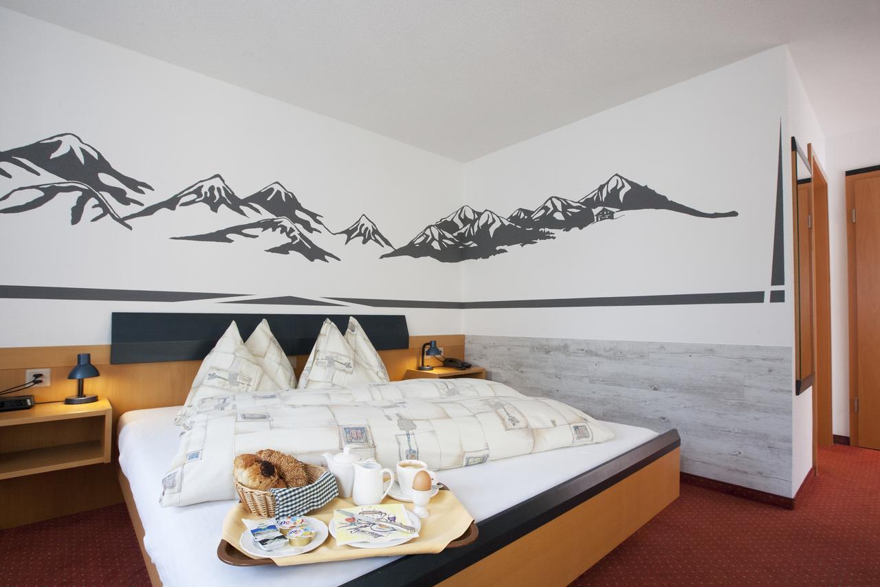 Hotel Arkanum Salgesch エクステリア 写真